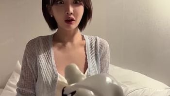 明星颜值反差女神〖sunwall〗特殊情趣玩具初体验身材颜值非常棒的小姐姐
