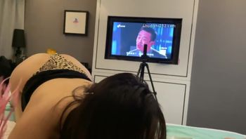 #自拍 #口交 #少妇 挡着影响我看电视剧了