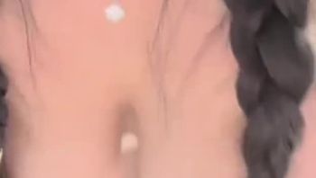 #主播 #一对一 #巨乳 #凹凸嫚 #火锅炖兔仔巨乳嫩妹聊天自慰