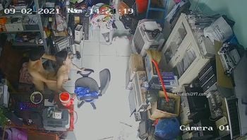 #偷拍#ipcam#男女#淫妻老王出征寸草不生 #绿帽老板前脚出门后面老婆就被自己店员的无毛#大鸡吧