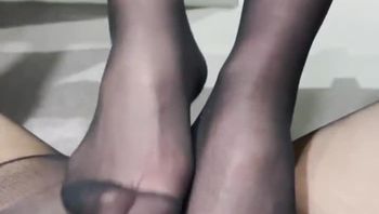 #韩国 #男女双丝黑丝女王给狗奴也穿上黑丝再用美脚玩他的狗鸡巴-狗奴视角韩国 高质量丝袜足交合集53V32G购买链接