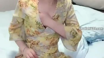 #快手#丝袜#熟女【熟女福利】快手丝袜熟女团队福利视频30V超级骚30V简介‛：某房40RMB作品 原介绍‛：快手丝袜熟女团队福利视频！特别骚气