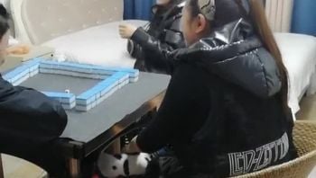 【淫大代表】 换妻论坛招募 两男两女 色情麻将游戏 脱光淫乱群P 骚妇们争奇斗艳 香艳精彩