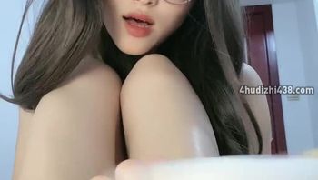 王子殿下—前期手速后期玉足对搓【最新视频】【超清画质】时长50min节奏打飞机✈️+裸足诱惑搓射