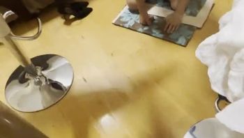 绿帽奴献妻伺候双飞 淫妻妖娆性感小穴粉嫩 守着娇妻不珍惜 非要让别人操她才肯满足 喜欢舔骚妻跟别的男人结合处 一舔就硬绿奴伺候做爱功夫一流
