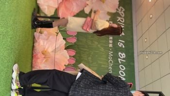 #偷拍#抄底 #CD开心拍照的小姐姐极品骚白内裤+极品黑丝美腿小姐姐前后CD