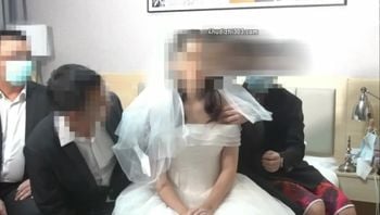国产自拍经典萍夫人 #淫妻体验一妻多夫 5个男人无套抽插全部内射 #绿帽丈夫一旁静静欣赏#萍夫人完整版