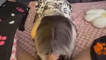 好小一只！下面又紧又敏感，被插的受不了了...[线下可月看间.介]