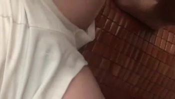 18岁饥渴小女友的白浆爱液