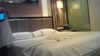 原创西安酒店上门服务的夜总会援交mm