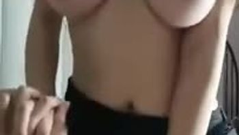 极品E奶美女大早上把我骑醒 晃得眼花 (已更新跪舔)