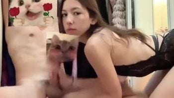 22岁年轻力壮的小伙子把老婆操的舒舒服服，一直高潮