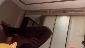 体育生猛干校园拉拉队女队员，美女学生妹被无套输出各种姿势爆操