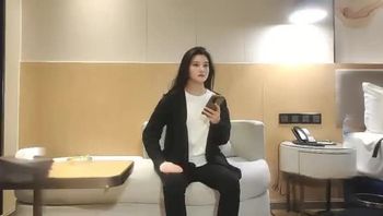 温柔甜美系女神身上骑 舌吻口交操逼很给力