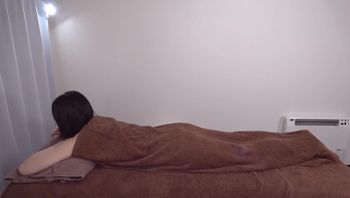 【无 なま中出し】清洁感があって、长身の美しいプロポーションのリピーターさんの来店です。マッサージすることで、血流を良くする効果1