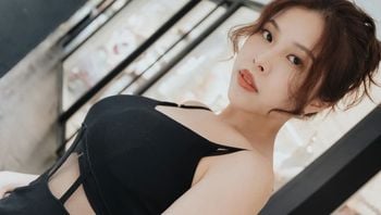 天使映画25岁酒店女公关刚下班就被搭讪坚挺的阴茎在她的雪嫩巨乳之间也按耐不住快速的刺激而爆烈射精