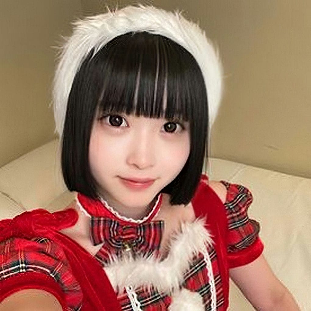 かわいすぎるゆなちゃんにクリスマスコスプレしてもらいました