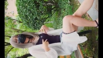 性感萌妹公园全裸大胆露出