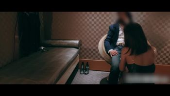 把夜店的兔女郎带回酒店房间开操，女上扭得差点没忍住