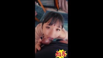 约到一个舌头很灵活的女大生，还把精液全吞了！