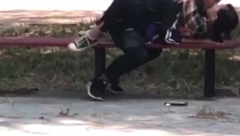 现在的学生胆子真大，公共场所四下无人就敢在户外操逼