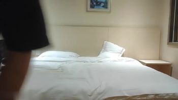 大学生母狗喝尿舔菊花，女上位口交，淫水横流，浪叫不断，学生妹尽情享受下流快感