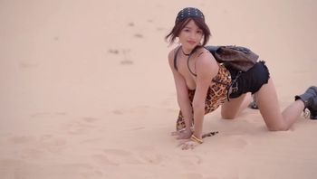 沙滩上失恋少女清纯自慰，国产户外露出诱惑