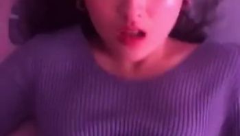 乖乖女反差起来接受跟群友3P