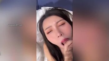 八字奶少妇 好久没有高潮了 这次提爽了