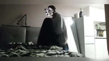 研究生千里送炮 到家了还在装纯 结果自己是个m 亲两下就湿了