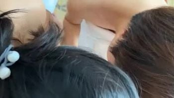 无套双飞，人妻带着表妹轮流伺候我