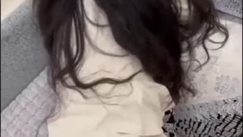 会喷水的姐姐 把她栓着狗链 姐姐口塞像母狗简直Q禁止内容