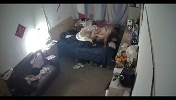 监控偷拍 爸爸和妈妈在操逼孩子在一旁淡定玩手机
