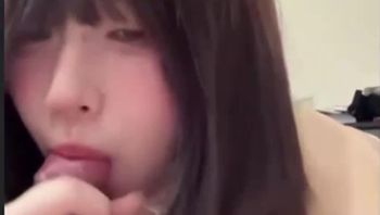 脚丫子嫩到让男友发疯的小母狗 穿各种情趣内衣跪着口交后主动骑乘位狂扭