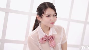 少女初写真 新人首拍 羞耻自慰 忍不住插入