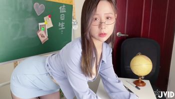 严格女教师‘林思妤’绝伦すぎる不良生徒と付き合ってしまたばかりに…