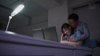 ADN 194 感觉不到老公的温暖人妻被同事侵犯后迷恋上了这种感觉 松永纱奈