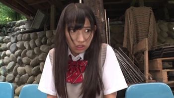 DRPT 040 野外失禁女学生连锁开脚不自由失禁喷射2 宇流木さら