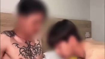 她不停地买帅哥来和她上床；她什么时候才会停下来？