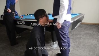 现场仕事のガテン系男、休憩中の车内で激しく络み合う