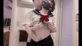 经典裤袜水手服 白给半夜的夜袭
