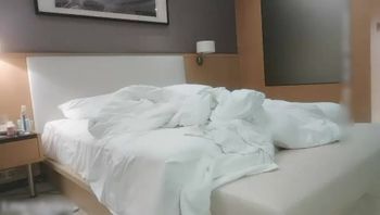 约了个高颜值KTV妹子啪啪