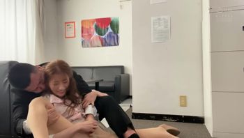 samwe 171公司里最漂亮的黑丝ol被同事强奸后