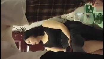 专找丶阿姨玩两小伙3P肉肉熟女拨开内裤揉搓口交跪在沙发上后入大屁股上位骑乘抬腿侧入