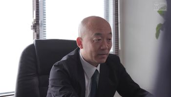 NSFS 237 上司与下属的妻子 ～被信赖的上司夺走了妻子 美丘さとみ