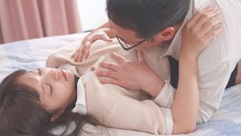 PRED 813 婚前偷偷去风俗店打工的秘密被公公发现后，我就变成了他专属的逆兔女郎人妻，听从命令中出伺候。 根尾あかり