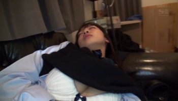 SNIS 956 兴奋剤を盛られ他人棒 でメス化した幼驯染のJK彼女 辻本杏