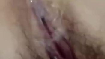 明明知道我在陪女朋友 还一直发自慰视频给我 让我快点回去操她