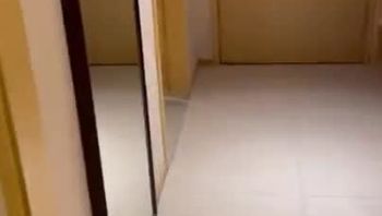 少妇人妻背着老公偷情 中途老公打电话问在哪里 太紧张小便失禁