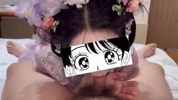 肉丝汉服女友疯狂吮吸肉棒